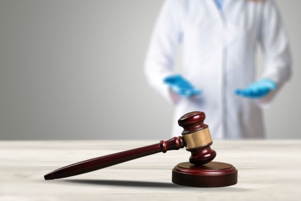 Cleveland Medical Malpractice Attorneys - Gavel and Doctor